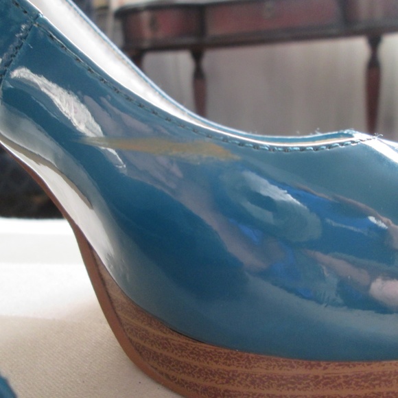 Charlotte Russe - Teal Blue Heels Size 8 - Picture 4 of 6